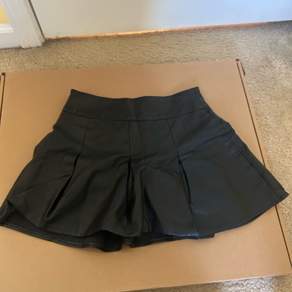 Vestique Skirt Faux Leather